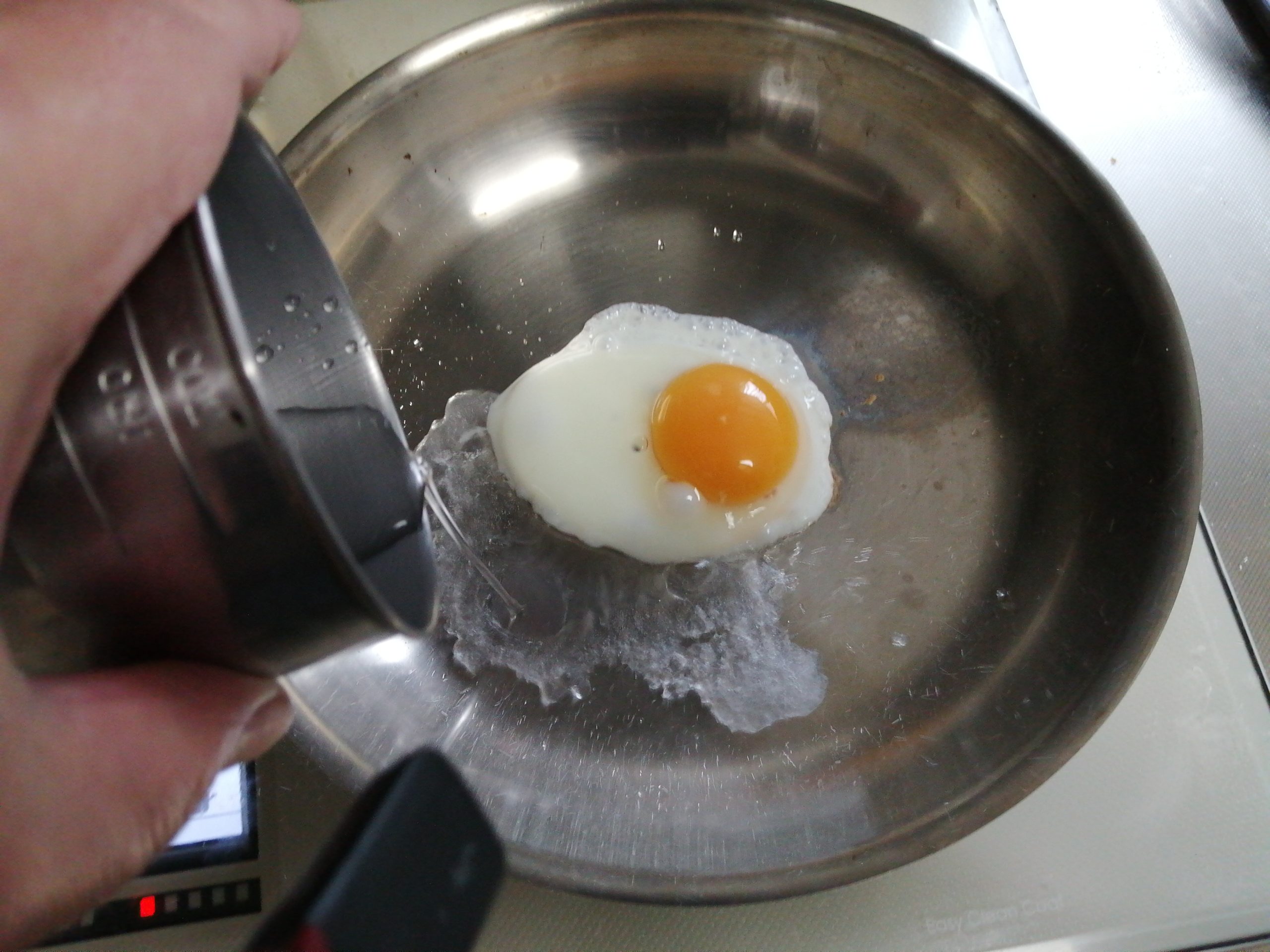 フライパン 油 _ フライパンに油をひく – EUGU